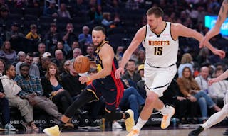 辽宁男篮王哲林末节关键得分